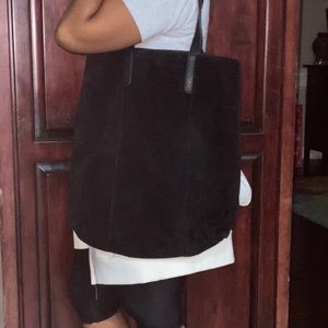 Ovwrsized black suede tote bag